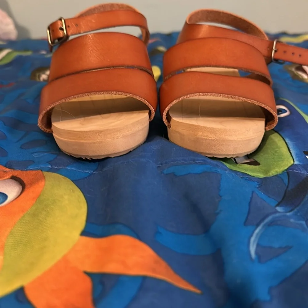 Old Navy girls sandals size 2, new without tags